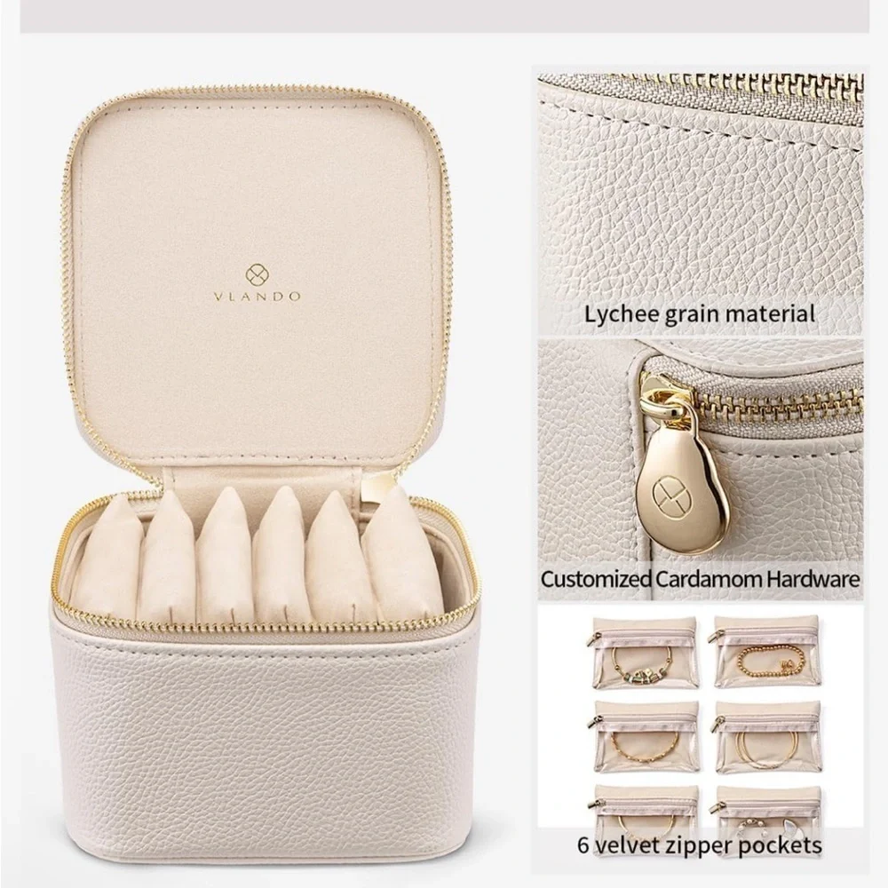 Cream Jewelry Travel Case
0429 - Picture 12 of 15